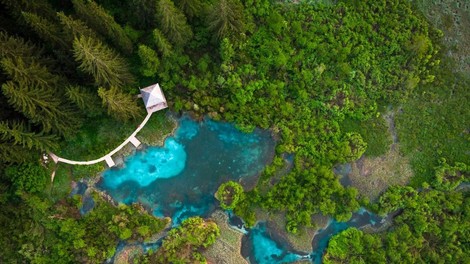 Ideja za izlet: obiščite čarobno smaragdno jezero v bližini Kranjske Gore