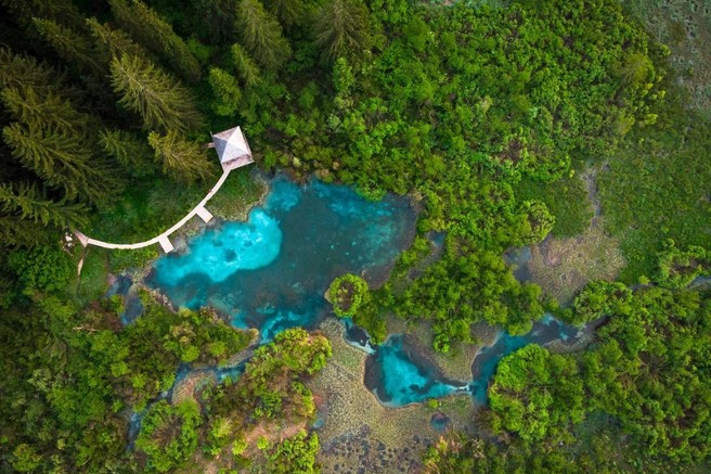 Ideja za izlet: obiščite čarobno smaragdno jezero v bližini Kranjske Gore