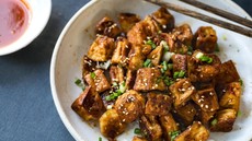 RECEPT: tofu z gobami v sojini omaki