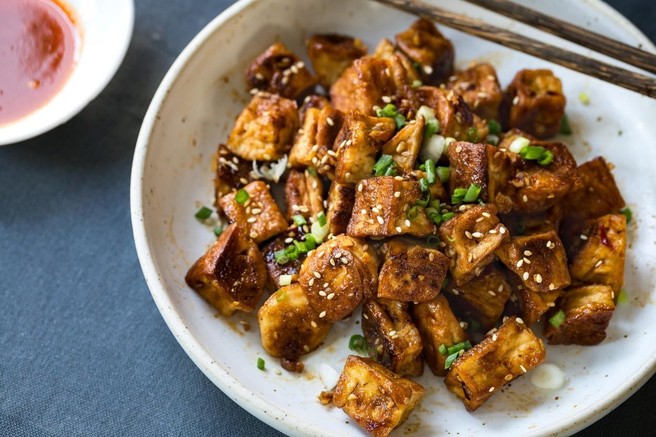 RECEPT: tofu z gobami v sojini omaki