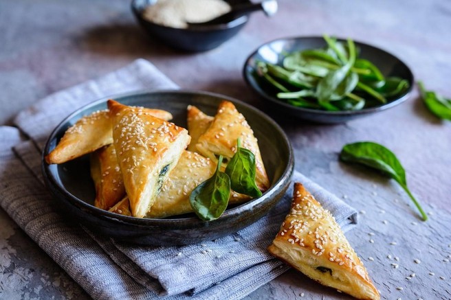 Ideja za prigrizek: trikotniki s špinačo in feta sirom