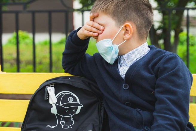 Bolezen se spreminja: oboleli pacienti prijavljajo nove simptome covida