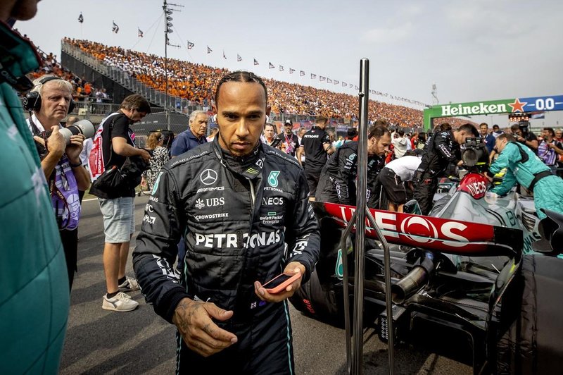 Formula 1: Lewis Hamilton se je po radiu znesel nad svojo ekipo! Poslušajte, kaj jim je rekel ("Za dirkača smo smetnjak," pravi šef Mercedesa) (foto: profimedia)
