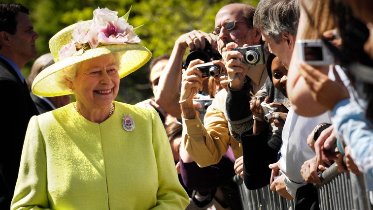 Kraljica Elizabeta II. je bila velika oboževalka ŽIVALI! Veste, koliko korgijev je imela? (foto: Profimedia)