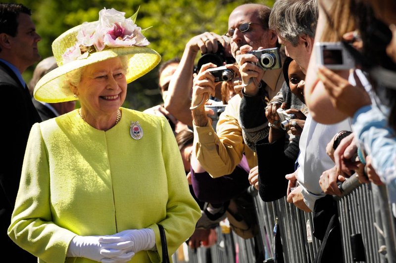 Kraljica Elizabeta II. je bila velika oboževalka ŽIVALI! Veste, koliko korgijev je imela? (foto: Profimedia)