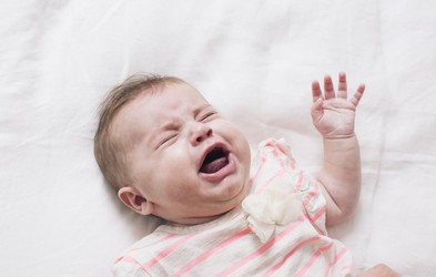 ZATO dojenčka ne bi smeli nikoli pustiti jokati!