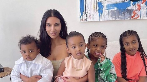 TOLIKO varušk ima za svoje otroke Kim Kardashian! (+ koliko jih plačuje)