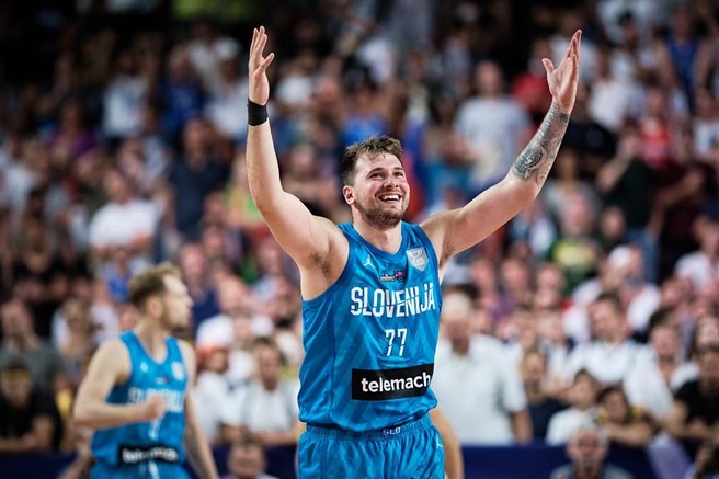 FOTO: Luka Dončić v najboljši družbi - spoznajte njegovega dvojnika
