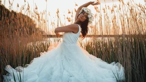 Nekdanja žena Primoža Peterke pojasnila svoje fotografije v poročni obleki