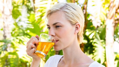 Najboljši zeliščni čaji za izgubo odvečne maščobe: Privoščite si vročo skodelico čaja in dvignite svoje razpoloženje