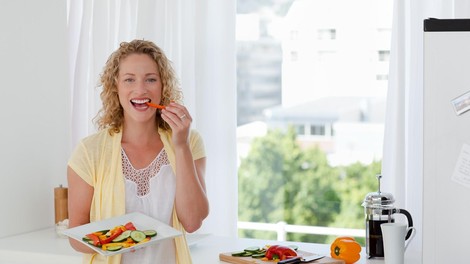 12 najučinkovitejših živil za zagotovoljen občutek sitosti: Posezite polnovrednih živilih, ki vam bodo pomagala, da se boste čez dan počutili bolj polni in zadovoljni