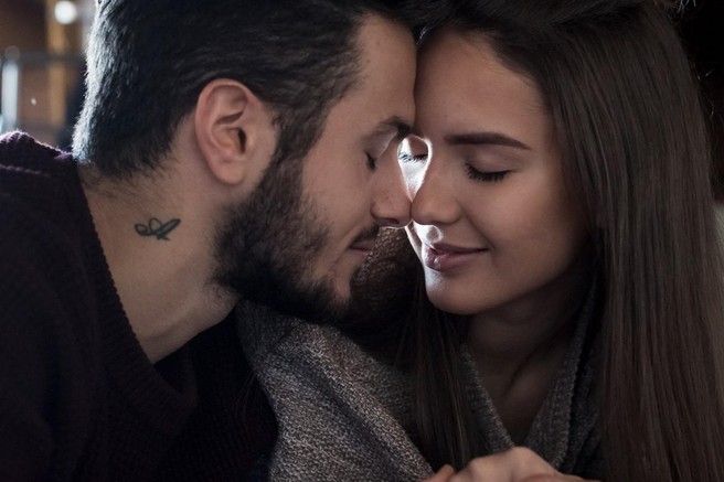 DVOJČKA

Dvojčki lahko varajo iz enega samega razloga, ki je dolgčas. Če je zveza rutinska in dolgočasna, bodo dvojčki večkrat poiskali nekoga drugega. Ne zaradi tega, ker bi želeli varati, temveč, zato, ker njihova želja po raznolikosti ni uresničena.