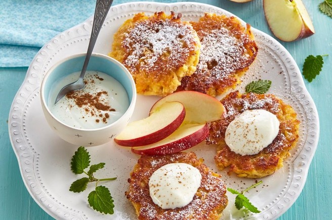 RECEPT: Kako iz jabolk narediti puhaste palačinke?