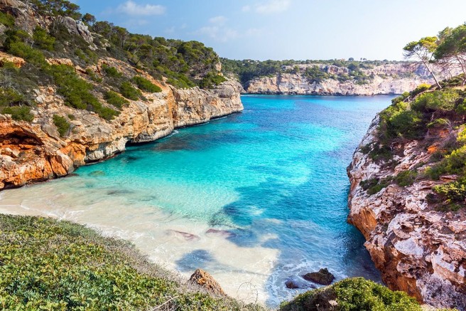 Vas mika skok v tople kraje? Ta otok je idealen za vsak letni čas! (mediteranski stil, umetnost in kar 300 sončnih dni)
