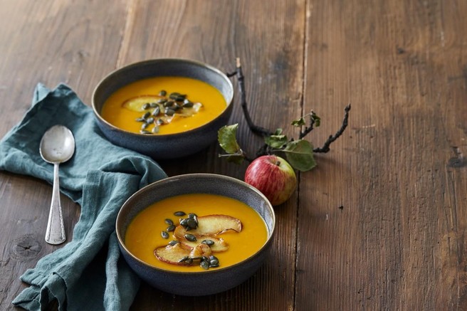 RECEPT: Bučna juha z jabolki