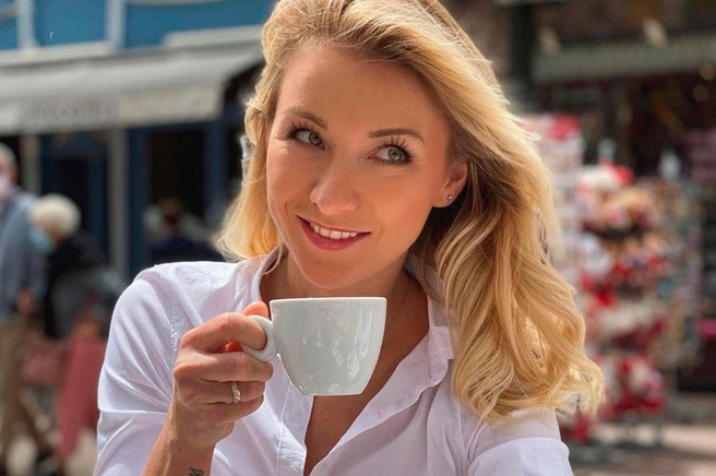 Strokovnjaki odkrili: pitje kave lahko pomanjša vaše prsi!