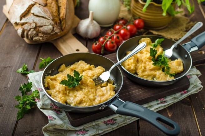 Na TO sestavino pri pripravi umešanih jajc zagotovo VEDNO pozabite (+ slasten recept)
