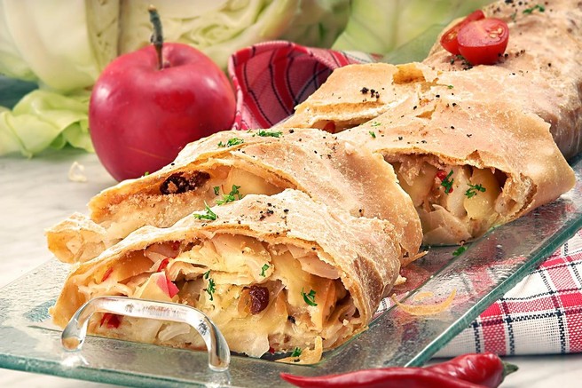 RECEPT: Žepki s slanino in kislim zeljem