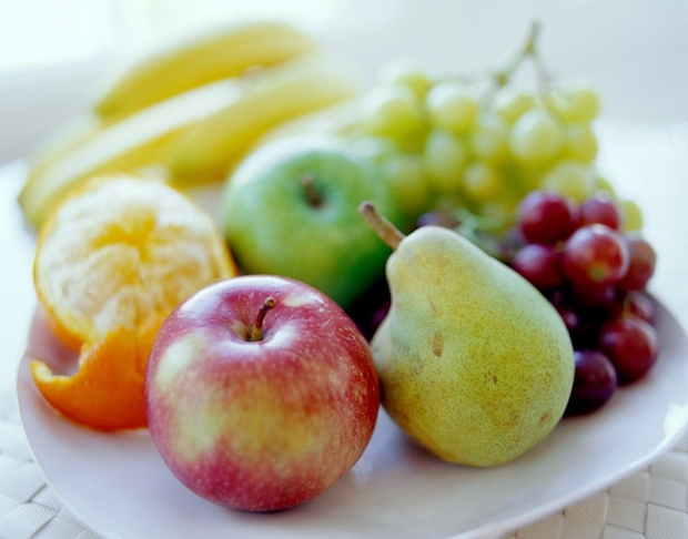KATERE VITAMINE TELO POTREBUJE? Če želite telesu zagotoviti vse hranljive snovi, ki jih potrebuje, potem redno jejte sadje in zelenjavo …