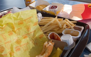 Oboževalci McDonald'sa šokirani! TO se skriva v priljubljeni SLADKO-KISLI OMAKI!