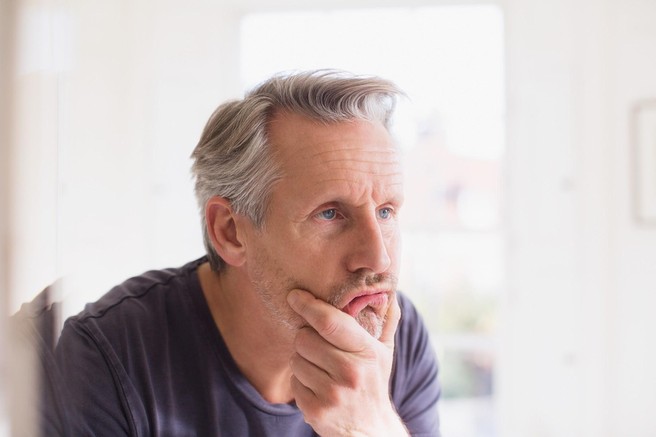 Poznate ta VZROK za Alzheimerjevo bolezen? Gre za zelo preprosto vsakodnevno navado, ki lahko vpliva na razvoj bolezni!