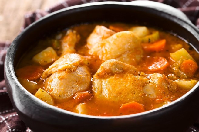 Kako pripraviti piščančji paprikaš z bučo? (recept)
