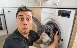 ZATO vaše sveže oprane brisače smrdijo (Pogosta napaka, ki jo zelo verjetno delate tudi vi!)