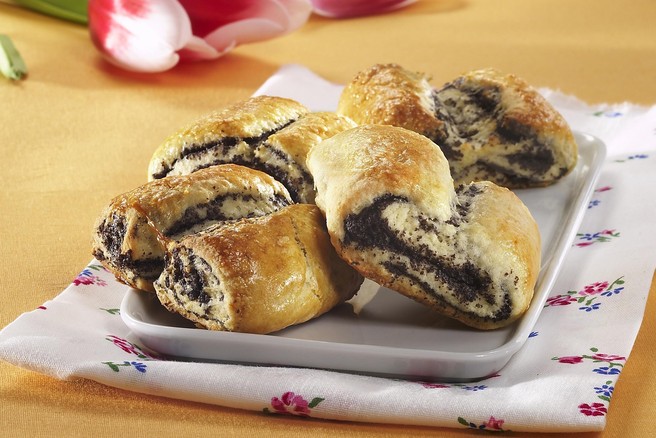 V 5 korakih do mehkega makovega peciva, ki se topi v ustih (recept)