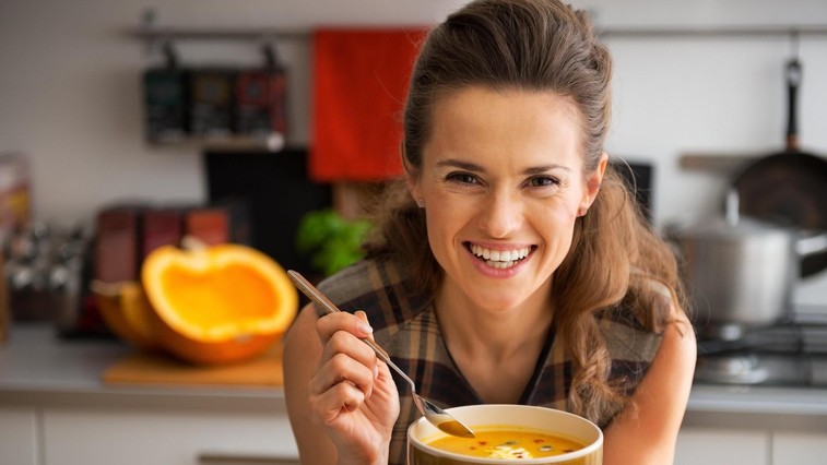 Neverjetne koristi uživanja kostne juhe: Čudežen pripravek, ki krepi lase, kosti in vašo kožo ohranja mladost (RECEPT!) (foto: Profimedia)