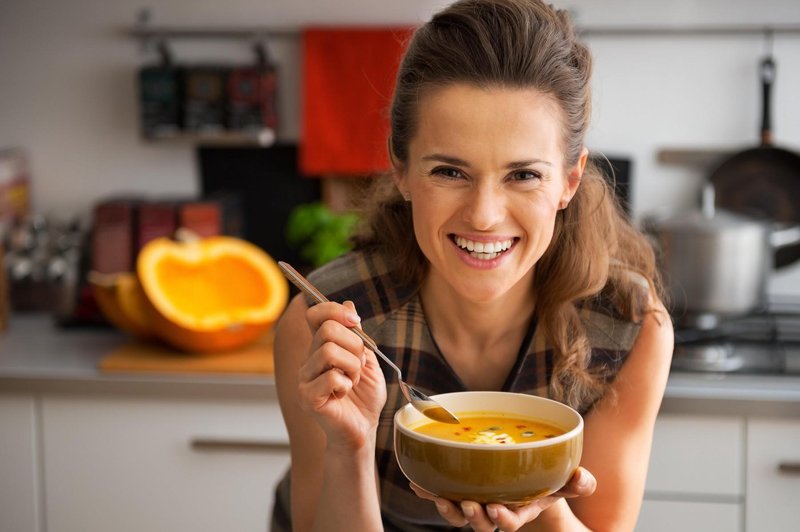 Neverjetne koristi uživanja kostne juhe: Čudežen pripravek, ki krepi lase, kosti in vašo kožo ohranja mladost (RECEPT!) (foto: Profimedia)