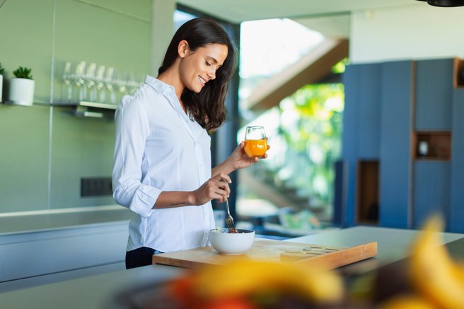 Tesni boj dveh priljubljenih diet – Keto dieta proti Atkinsovi: Katera dieta je učinkovitejša za hujšanje in brez prevelikih omejitev?