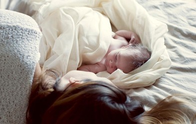 Vonj novorojenčka lahko na mamice vpliva tako, pravi znanost!