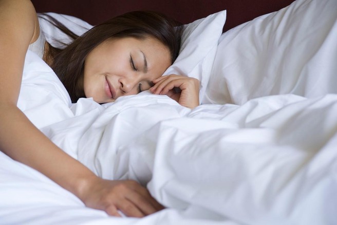 Ni dobro pretiravati: preberite, kaj se lahko zgodi vašemu telesu, če preveč spite