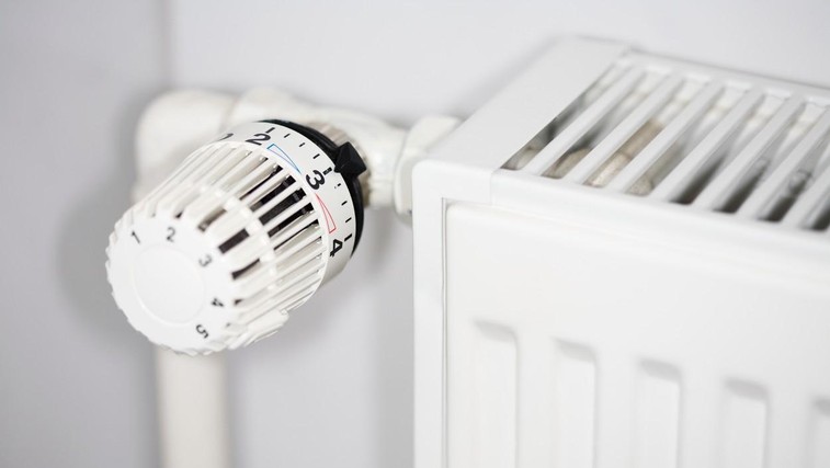 Prihranite energijo: TAKO boste dosegli, da vaši radiatorji grejejo bolj učinkovito (foto: Profimedia)