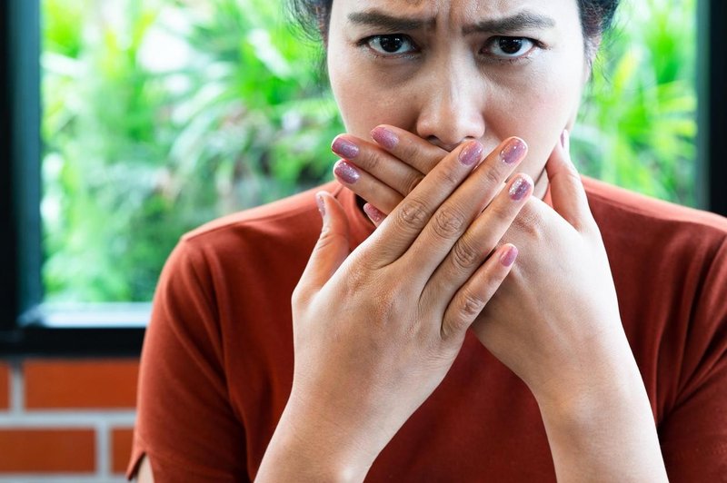 Zaradi teh presenetljivih razlogov vam smrdi iz ust (ne govorimo o cigaretah in kavi) (foto: Profimedia)