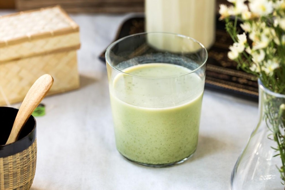 MATCHA Tudi matcha vsebuje kofein, vendar je veliko lažja izbira kot kava. Manj bo tudi razdražila vaš želodec, učinek pa …