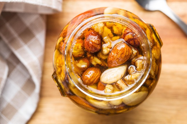 darilo za Miklavža- oreščki in med v ličnem kozarčku, recept mame punce Ceneta Prevca