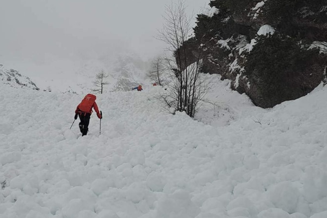 Plaz odnesel dva planinca: oba sta huje poškodovana
