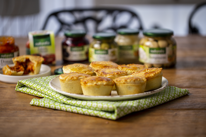 VIDEO recept: Te veganske mini pite bodo očarale tudi mesojedce