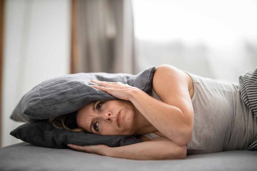 KAKO ODPRAVITI HITRO SPANJE? (JUNK SLEEP) Postavite meje - Da bi se končno naspali, morate postaviti meje - sebi. Ko …