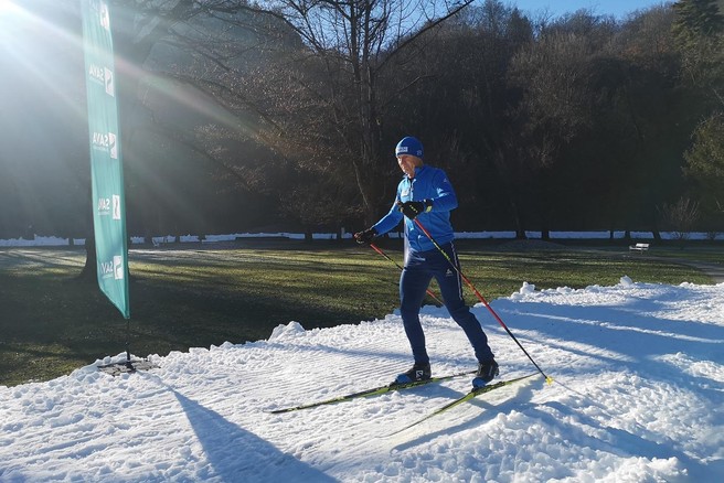 Le v Sloveniji? Tek na smučeh organizirajo sredi mestnega parka