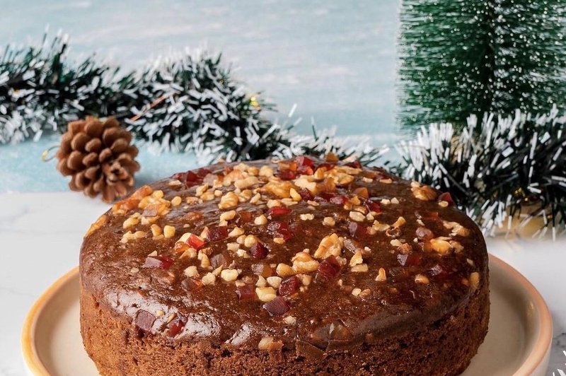 TAKO pripravite slastno božično torto v "snickers" različici! (foto: Instagram @thebakeamore (posnetek zaslona))