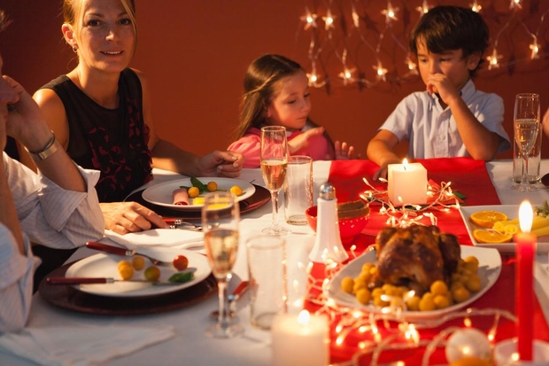 HITITE Eno od pomembnih pravil pri pripravi božične večerje je: ne hitite. Hitenje vas dela živčne in zaradi tega naredite …