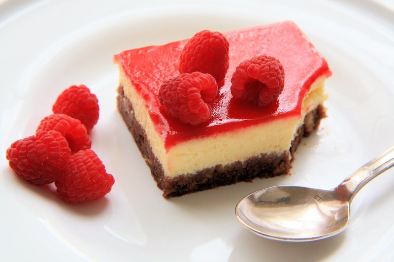Še vedno je čas za desert: TAKO pripravite enostavno "last-minute" sladico brez peke! (foto: Profimedia)