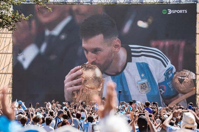 Legendarni Argentinec med slavjem v Buenos Airesu postavil nov rekord: tole je najbolj všečkana objava v zgodovini Instagrama (FOTO)