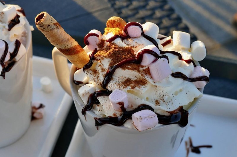 Najboljša vroča čokolada, ki ste jo kadarkoli poskusili: pripravite jo sami doma - sestavine že imate! (foto: Profimedia)
