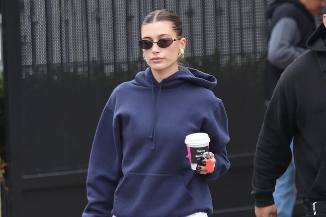 Takšno vadbo za učvrstitev telesa izvaja Hailey Bieber