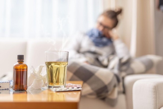 Se (še vedno) ne morete znebiti kašlja? Pripravite si domač sirup proti trdovratnemu kašlju