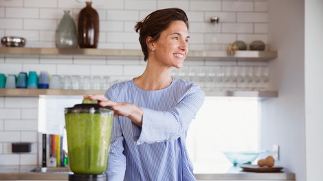 Najboljša pijača za krepitev imunosti in hujšanje: Močan zeleni sok, katerega sestavine verjetno že imate v svoji kuhinji