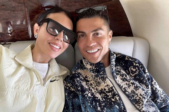 Bo Ronaldo v Savdski Arabiji lahko živel skupaj z dekletom? TAKO so se odločile oblasti